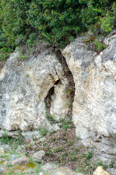 希腊奥罗波斯的amphiarea，地震表面的岩石破裂图片下载