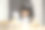 在餐厅学习的日本女孩(7岁)图片下载