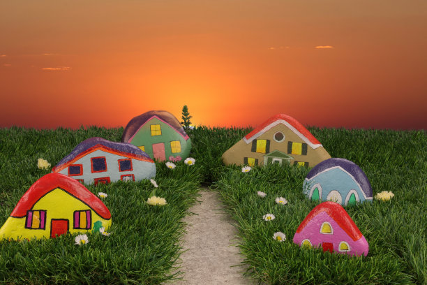 把石头涂成家的形状，作为儿童的休闲活动图片下载