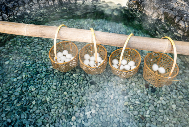 日本冬季的温泉池。图片下载