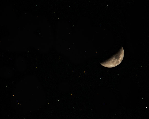 星星和新月的天空，摄于墨西哥新埃沃León的马林图片下载