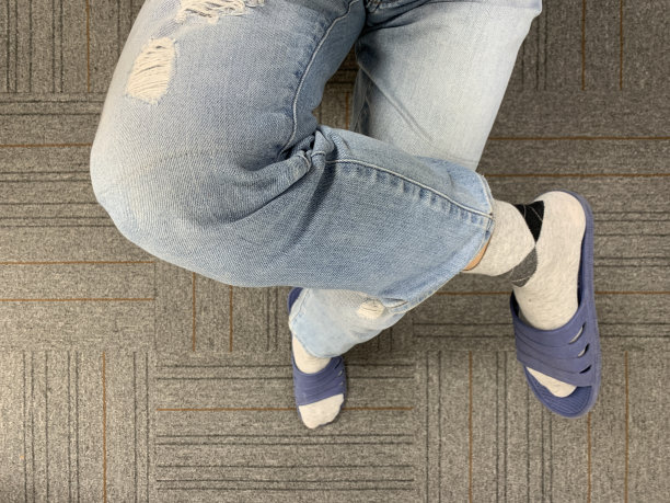 男人在家穿丝袜图片下载