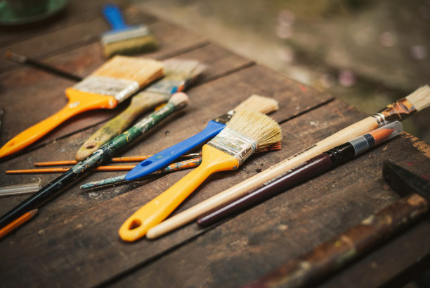 不同尺寸的画笔：艺术和创意概念图片下载