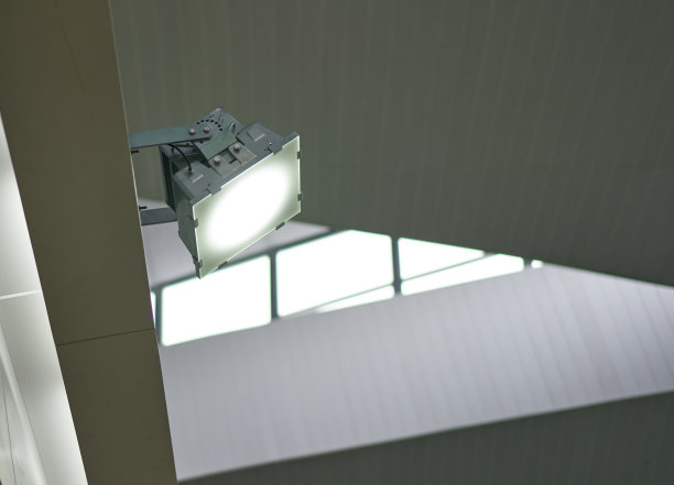 射灯安装在墙上图片下载