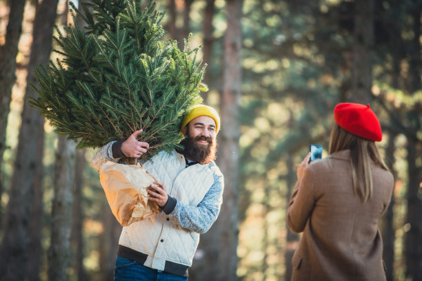 对着镜头微笑图片下载