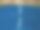 在墨西哥Cenote水下游泳的女子图片下载