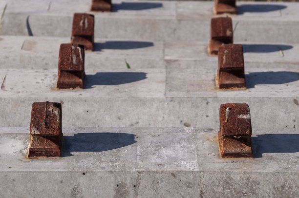 火车轨道衬底的特写。铁路维修工程图片下载