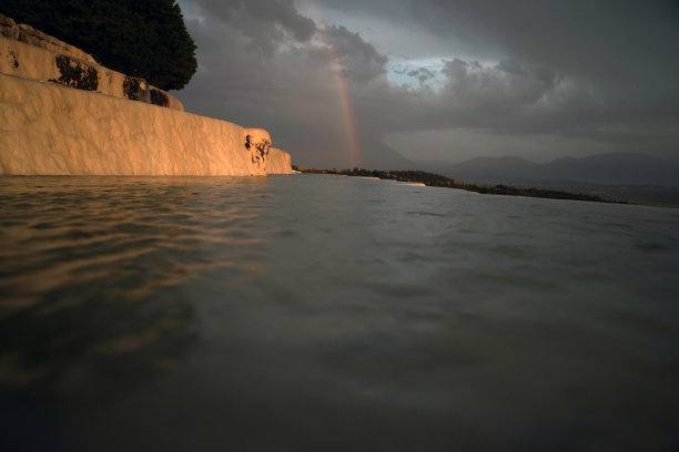 Pamukkale Hierapolis古城和石灰华热浴平台图片下载