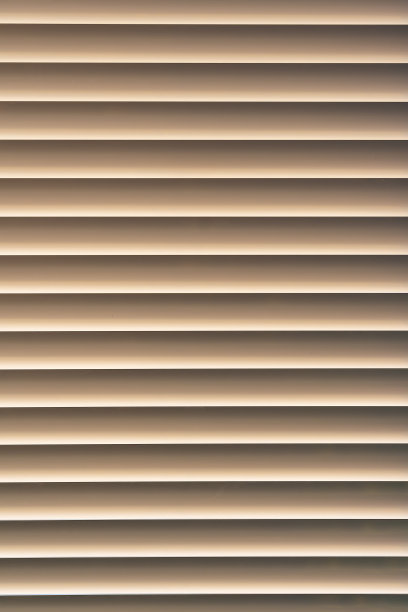 关闭的百叶窗被阳光照射，背景纹理图片下载