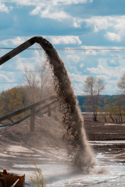 建筑工地冲洗碎石图片下载