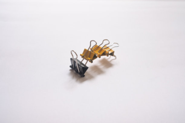 多色活页夹在白色背景图片下载