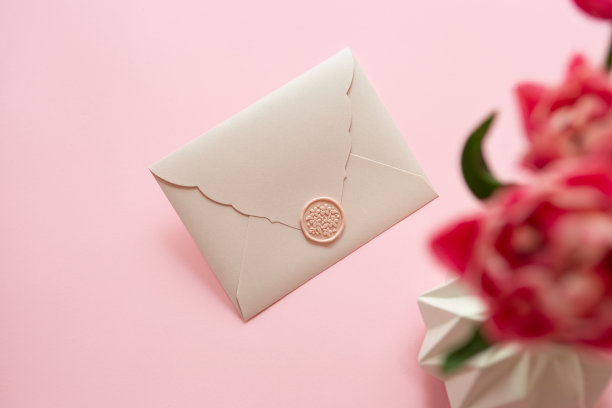 礼券上方的照片。嫩嫩的粉红色，春暖花开的节日。图片下载