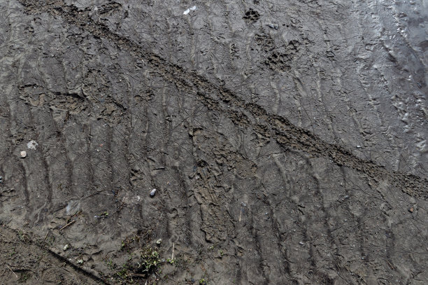黑色和白色肮脏的道路纹理图片下载