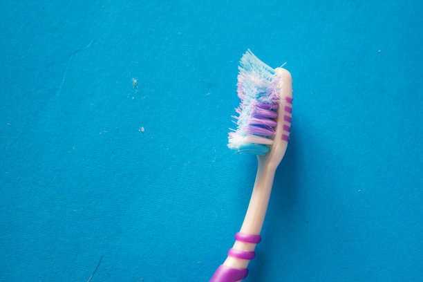 用旧牙刷图片下载