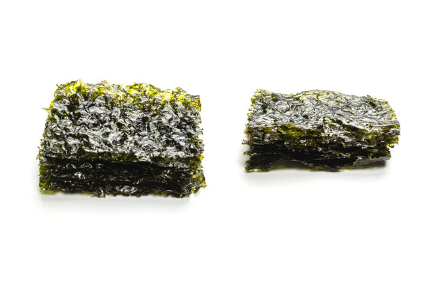 美味的海苔孤立在白色。图片下载