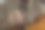 在小提琴顶部和底部之间放置音柱的拉丁美洲制琴师。弦乐器的概念图片下载