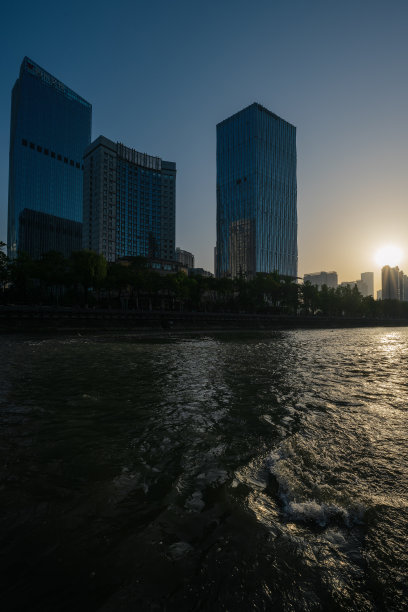 早上的成都河图片下载