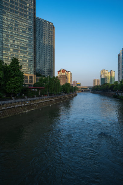 早上的成都河图片下载