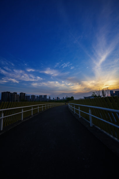 草在黄昏图片下载