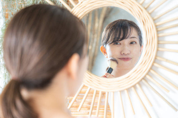 女人做化妆图片下载