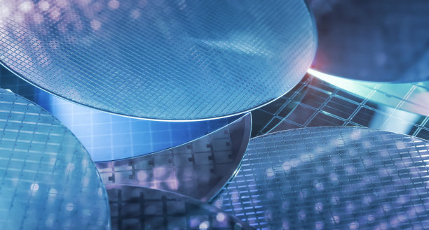 硅片反射不同的颜色。图片下载