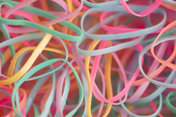 小而五颜六色的橡皮筋配件背景图片下载