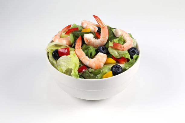 混合蔬菜沙拉与虾在碗。图片下载