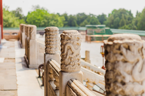 中国古代传统建筑中的白色大理石栏杆图片下载