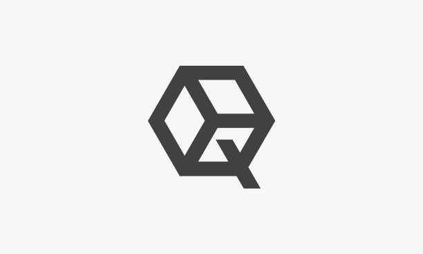 白色背景上的立方体字母Q标志设计图片下载