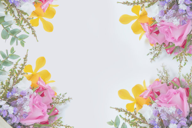 美丽而浪漫的花束在白色背景(玫瑰，兰花，风铃花，石膏)图片下载