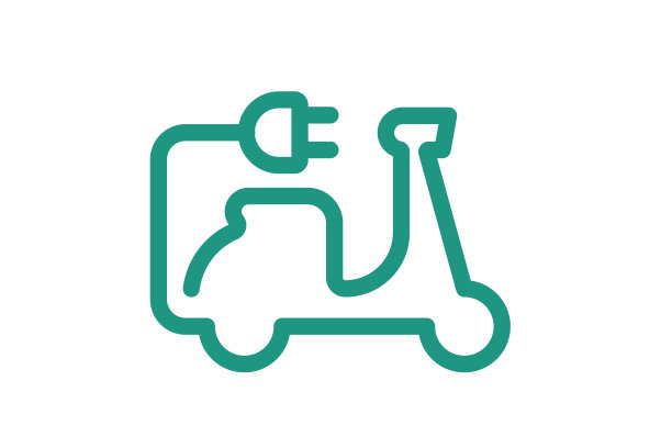 电动摩托车图标。绿色电缆电动助力车外形和插头充电符号。环保电动摩托车标志概念。矢量电池电动汽车运输插图图片下载