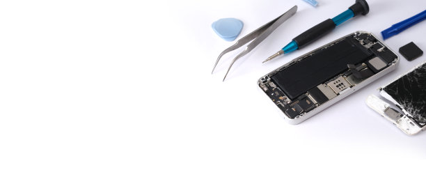 技术人员维修手机零件和工具的恢复维修手机智能手机和升级移动技术图片下载