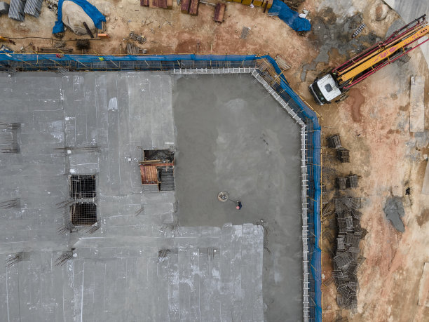 正在施工的建筑工地鸟瞰图图片下载