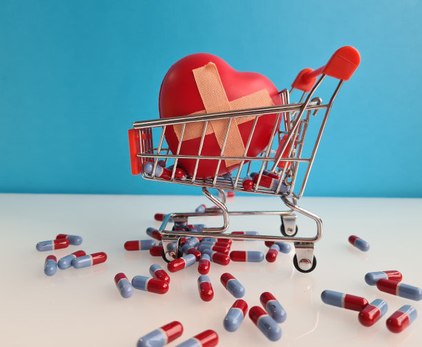 受伤的心脏和购物车里的心脏药图片下载