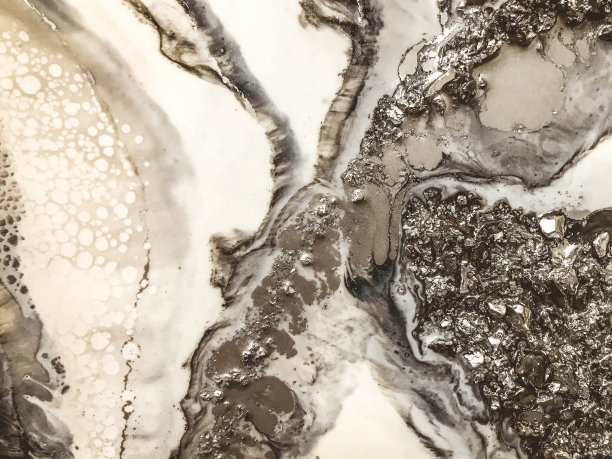 树脂画。树脂的艺术。大的闪亮的石头，莱茵石，多色镶嵌被应用到图片上。大海的画面，创意的人工材料图片下载