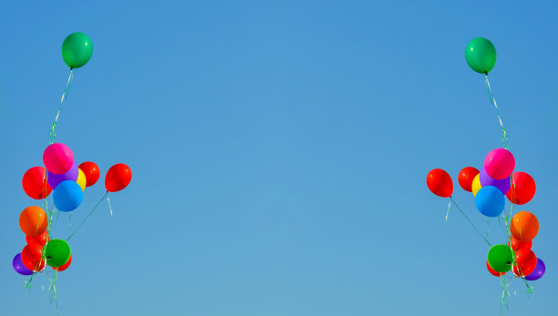 模板铭文与设计的彩色气球在天空中飞行图片下载