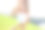 特写女性手里拿着没有标记的干净的空白包装的午餐盒。交付概念，包装模型。图片下载