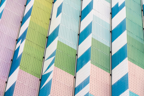 格子墙一幢建筑，格子用钢做成的区域图片下载