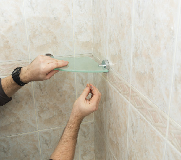卫生间玻璃架紧固件的安装，改造和施工理念图片下载