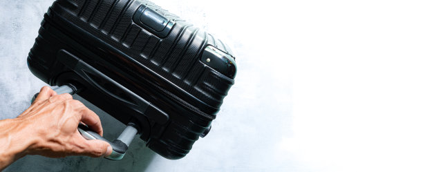 行李箱，护照和医用口罩，行李，背景图片下载