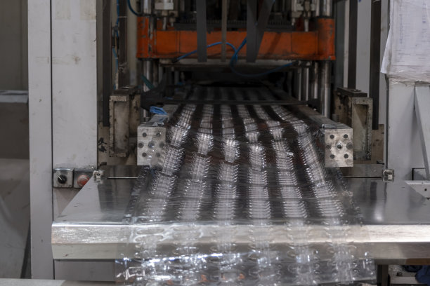 真空热成型机生产塑料包装图片下载