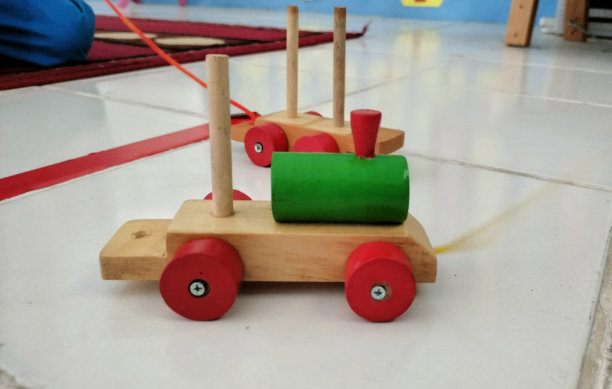 木制玩具车图片下载