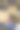 专注的女人在笔记本电脑上工作，穿着休闲的衣服，自由的坐着图片下载