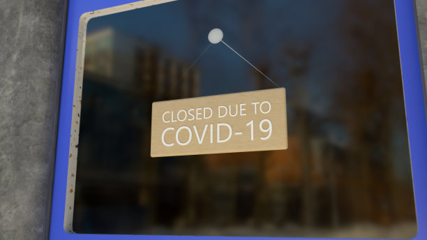 商店橱窗的标志已关闭。商店的迹象。一家商店橱窗上显示这条信息的封闭标志的特写。镜子反射出白天的城市和天空。三维渲染图片下载