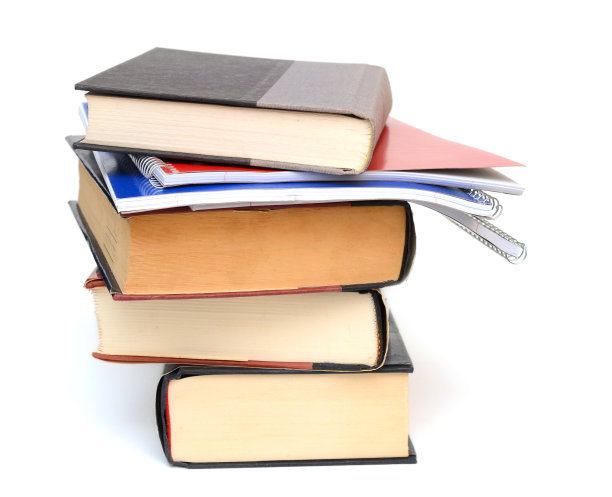 一堆教育书籍和笔记本图片下载