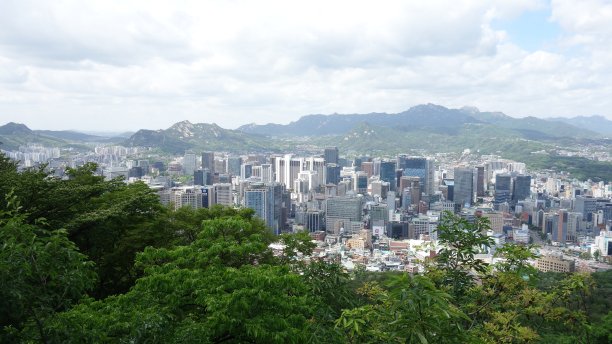 从上面俯瞰这个城市，韩国首尔图片下载