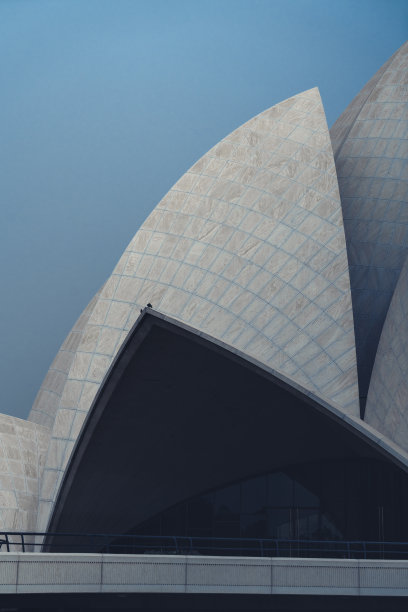 抽象的建筑莲花寺坐落在新德里。世界著名、特色建筑。图片下载