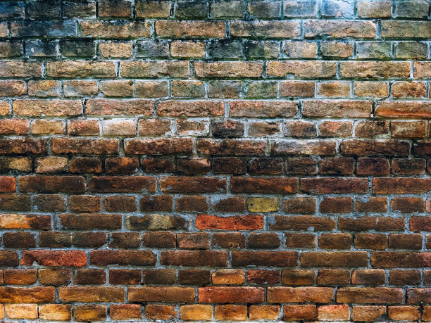 古老的废墟，风化的砖墙表面作为城市背景和肌理图片下载