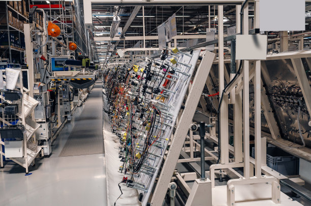 现代化工厂汽车线束制造生产车间图片下载