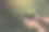 生态自然环境保护地球日概念种植植物在人类的手中，绿色的背景图片下载